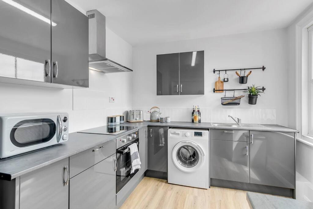 1-Bed Seaside Apartment With Parking Cromer Exteriör bild