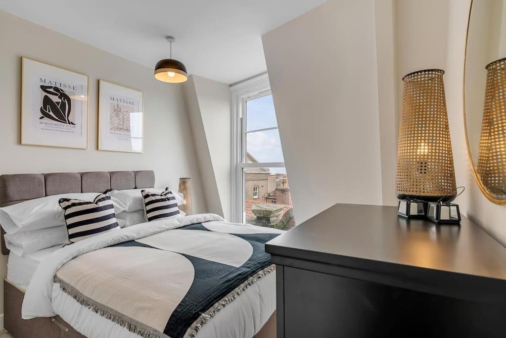1-Bed Seaside Apartment With Parking Cromer Exteriör bild