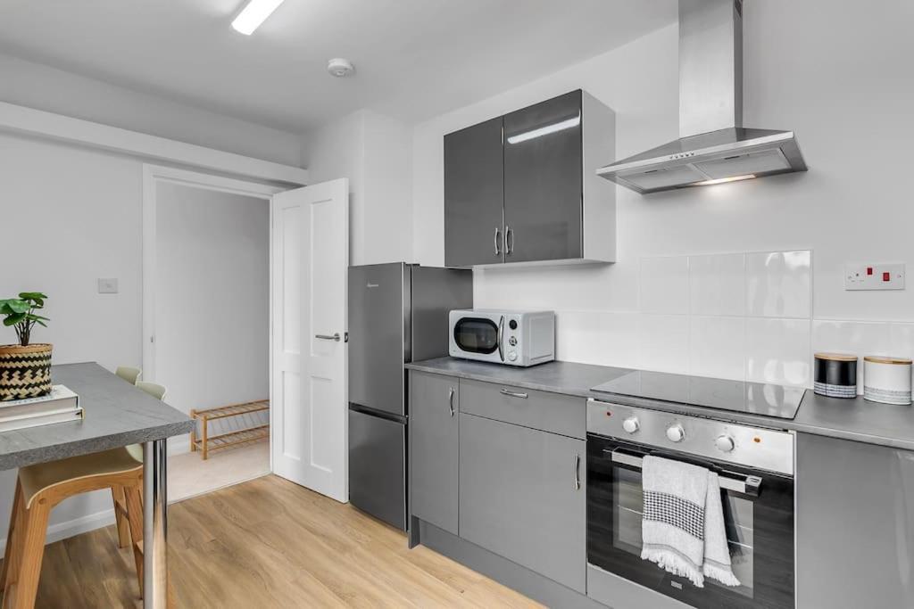 1-Bed Seaside Apartment With Parking Cromer Exteriör bild
