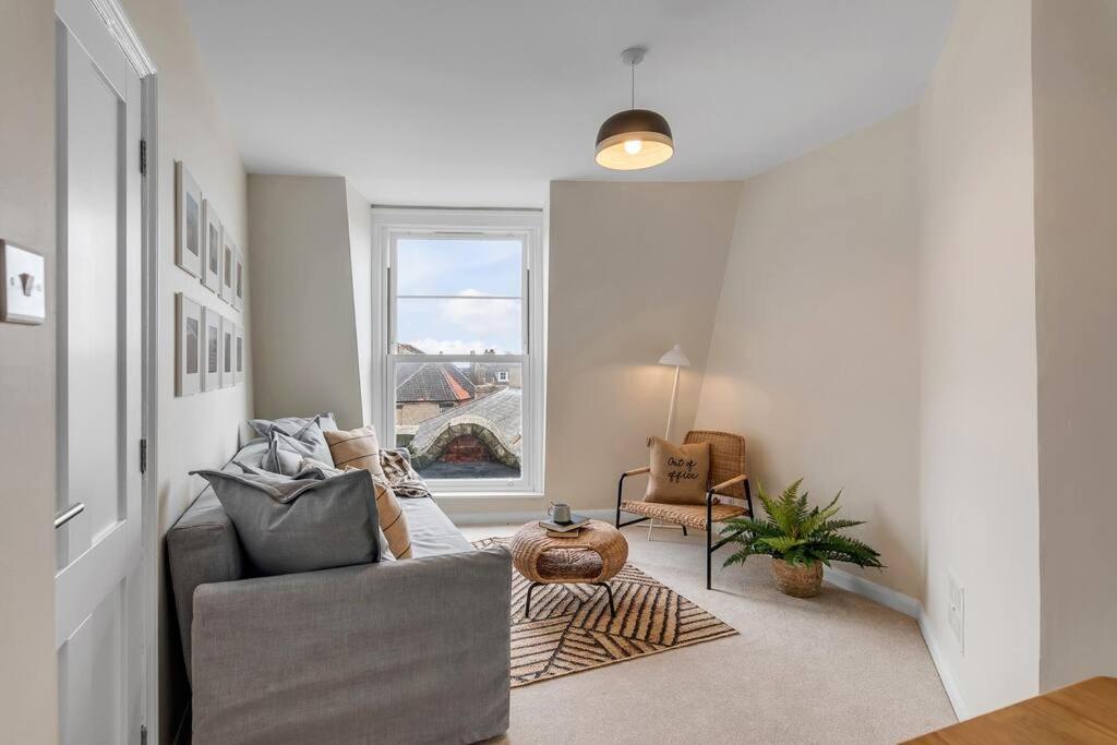 1-Bed Seaside Apartment With Parking Cromer Exteriör bild